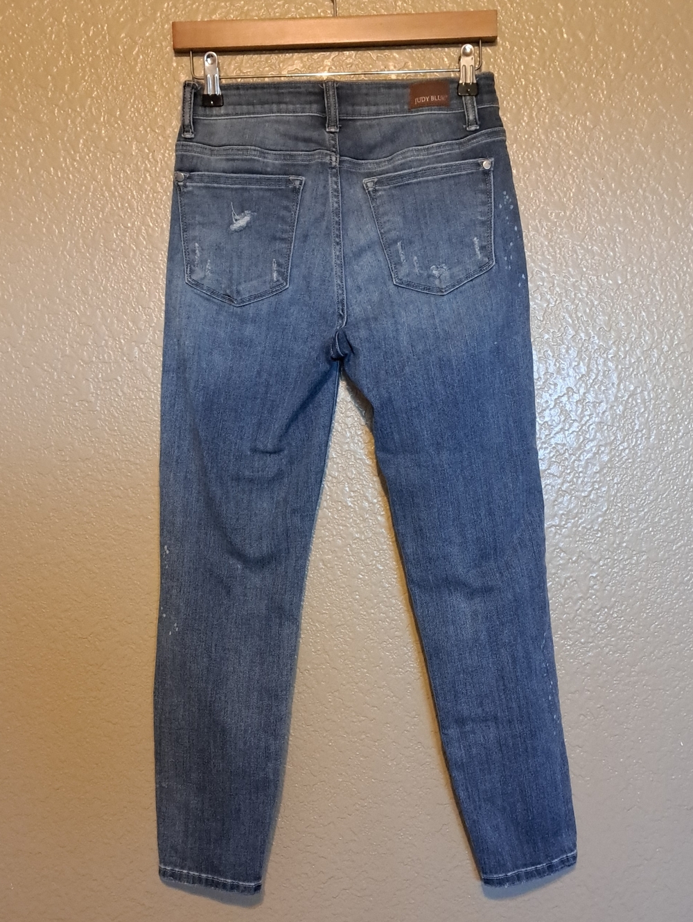 Judy Blue Medium Wash Distressed Skinny Jeans. Size 7/28. - Picture 6 of 13